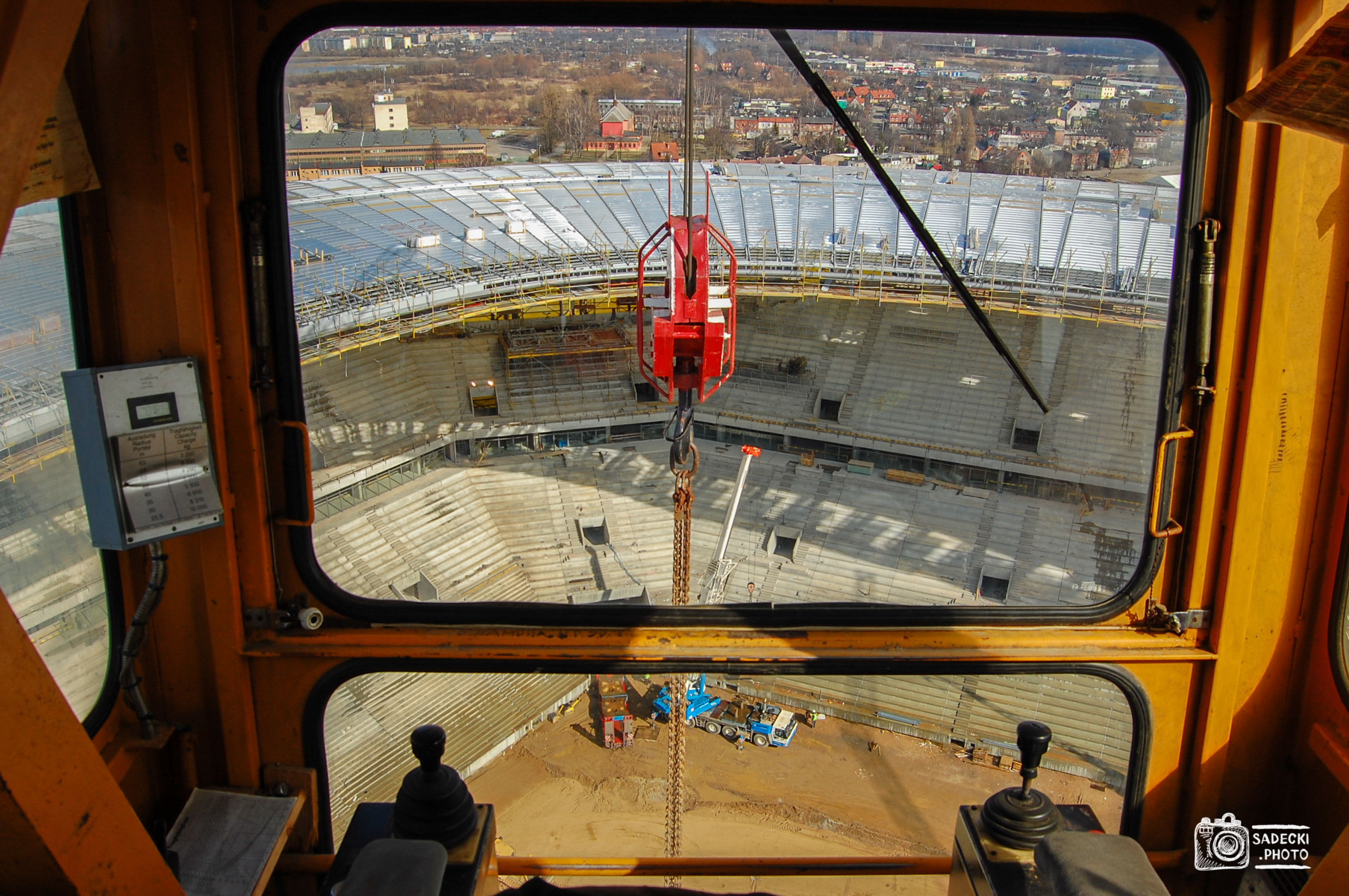 Budowa, Sarens, Gdańsk, fotograf budowlany, fotograf przemysłowy, zdjęcia dla firm, Polsat Arena, Liebherr, zdjęcia dla firm, fotografia biznesowa, zdjęcia z budowy, fotografia reklamowa, zdjęcia reklamowe, construction worker, construction photographer, industrial photographer